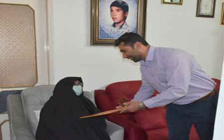 تجلیل از خانواده شهدای بخش سلفچگان به مناسبت هفته دولت تجلیل از خانواده شهدای بخش سلفچگان به مناسبت هفته دولت